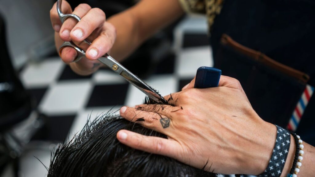 Curso de barbeiro gratuito onde encontrar