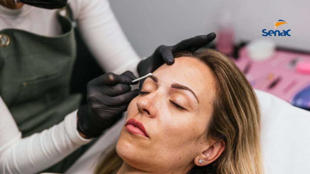 Curso de designer de sobrancelhas no Senac
