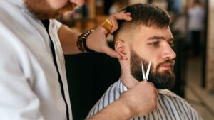 Qual curso de barbeiro faz mais sentido para você